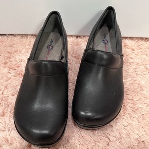 Jbu women’s black work clogs size 9